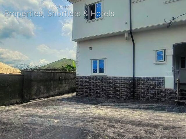 2-BEDROOM APARTMENT