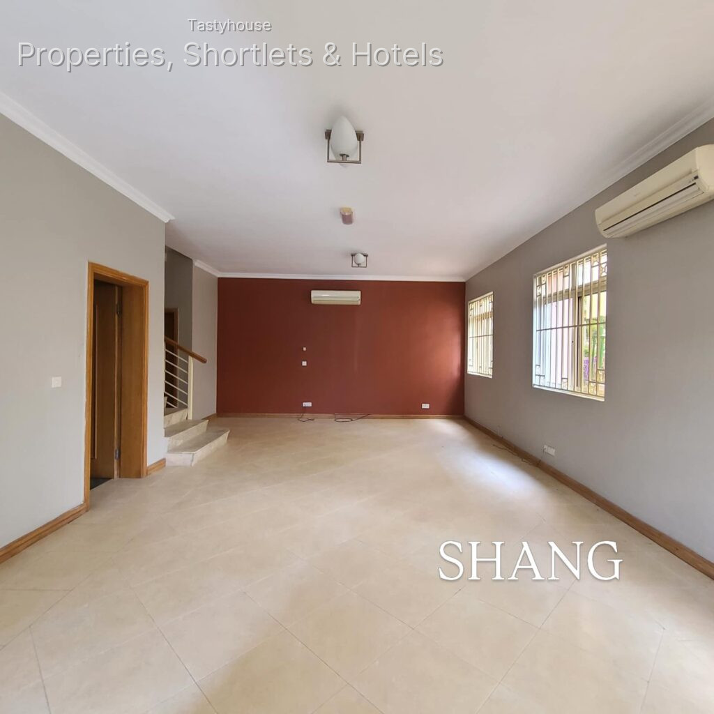 5 bedroom semi-detached duplex + 2 rooms bq