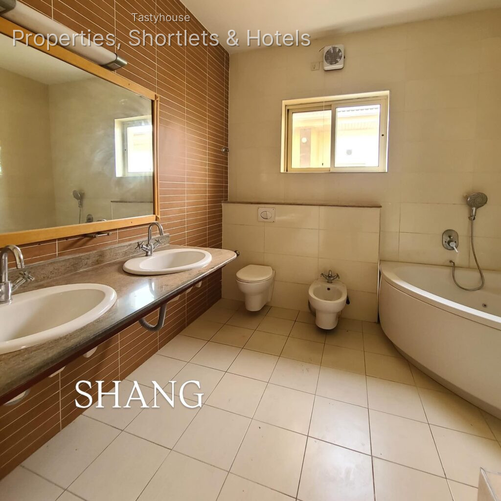 5 bedroom semi-detached duplex + 2 rooms bq