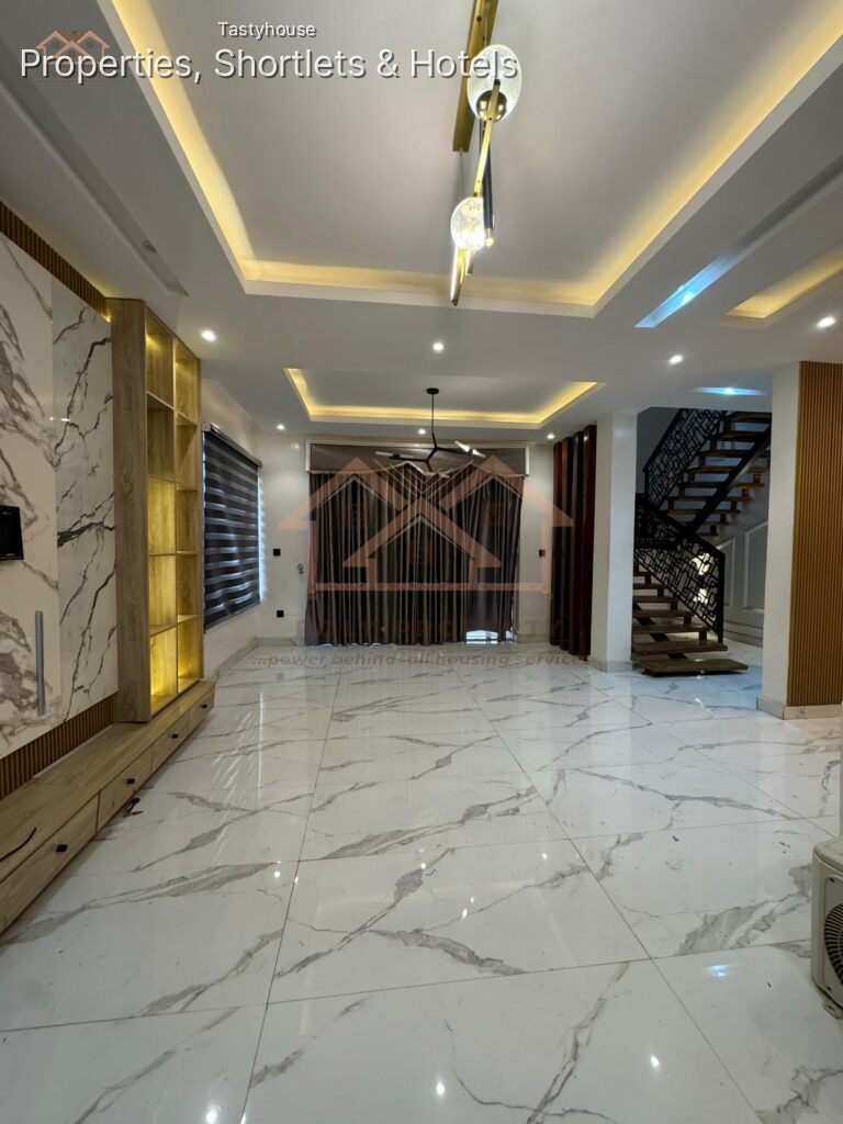 A Fully Detached 4-Bedroom Duplex