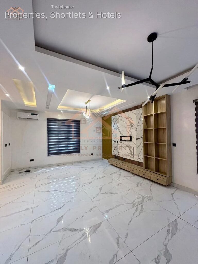 A Fully Detached 4-Bedroom Duplex
