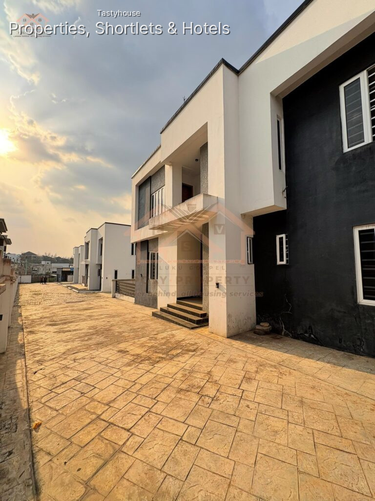 A Fully Detached 4-Bedroom Duplex