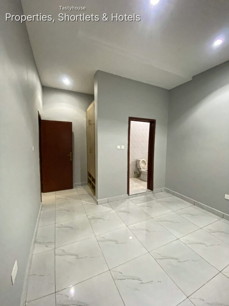 4 BED SEMI DETACHED WITH BỌ
