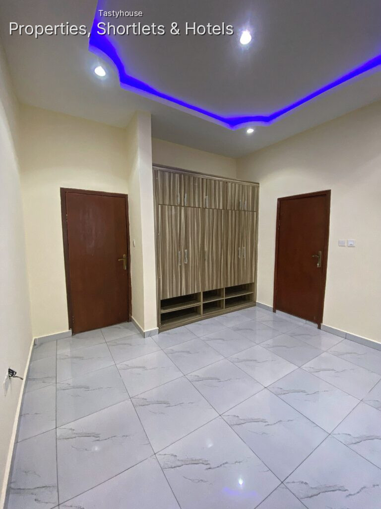 4 BED SEMI DETACHED WITH BỌ