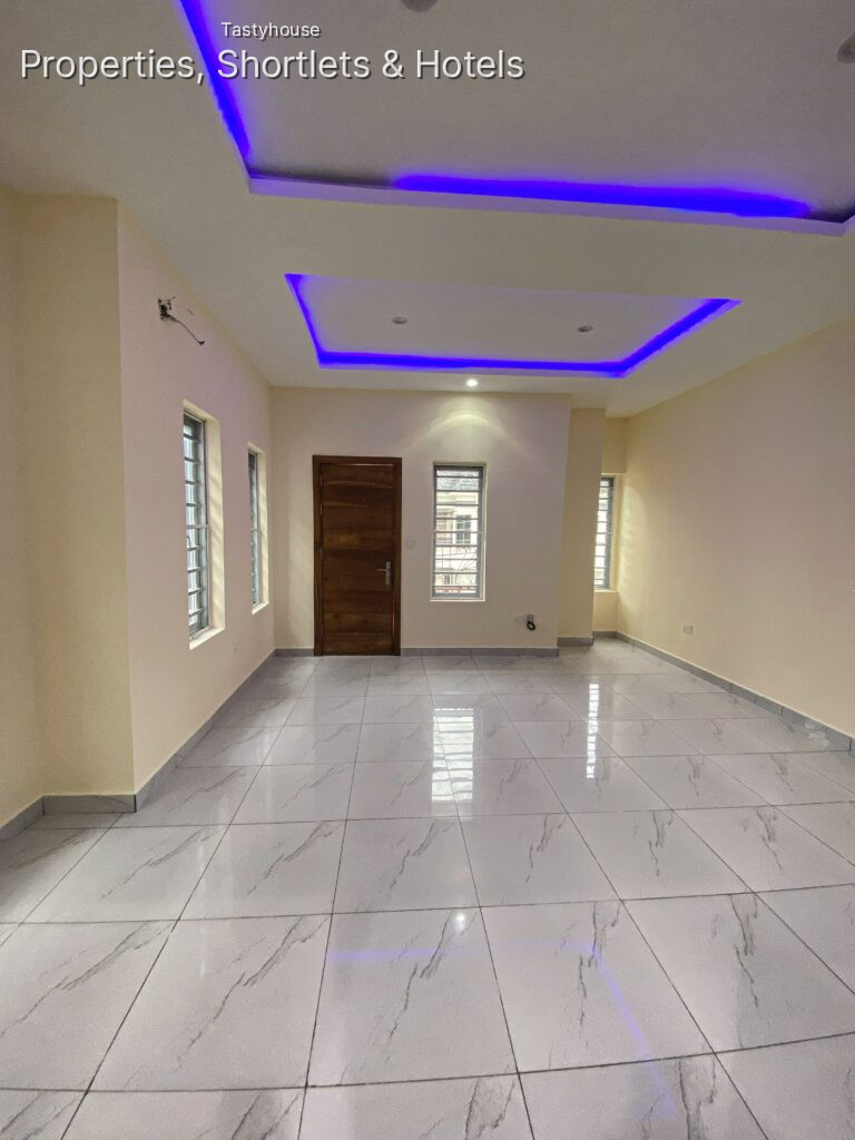 4 BED SEMI DETACHED WITH BỌ