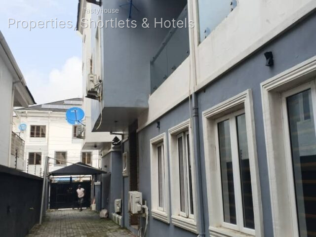 4 – bedrooms semi detached duplexX