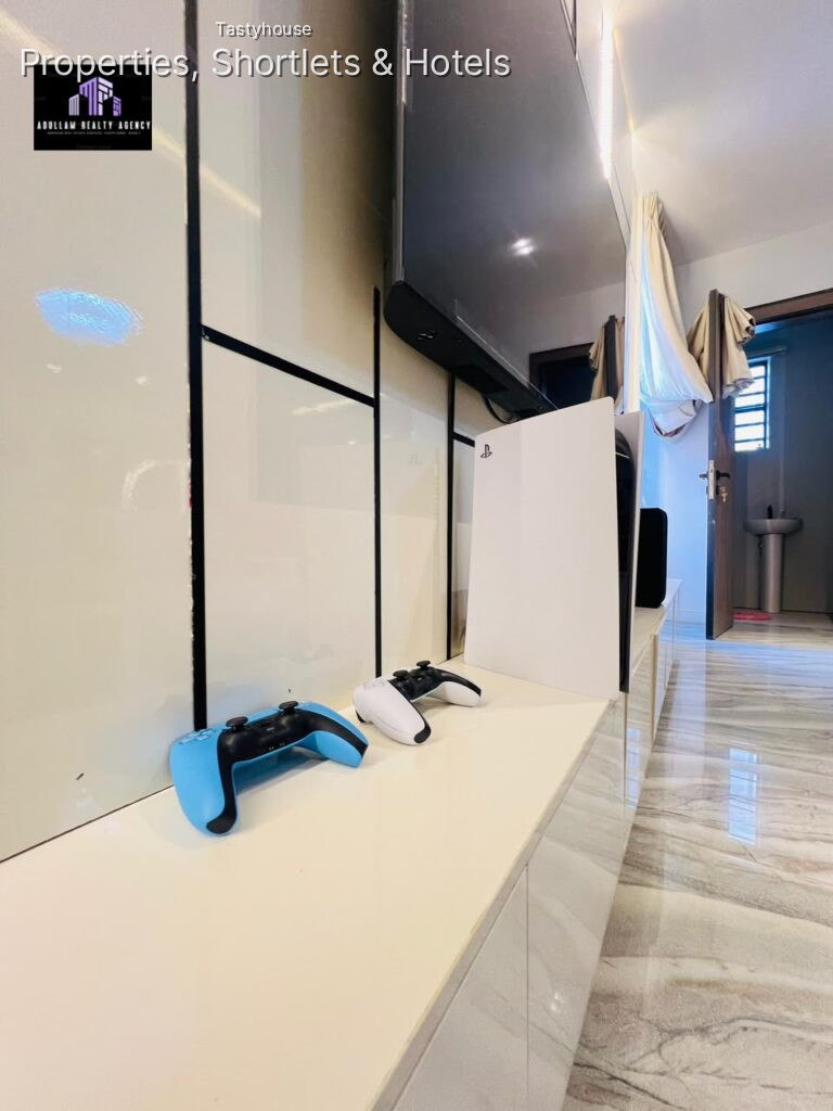 FURNISHED 2 BEDROOM APARTMENT