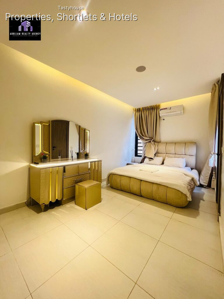 FURNISHED 2 BEDROOM APARTMENT
