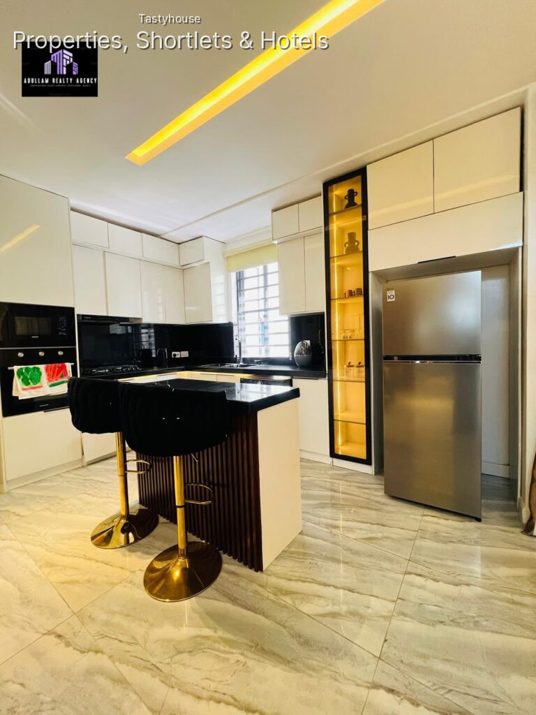 FURNISHED 2 BEDROOM APARTMENT