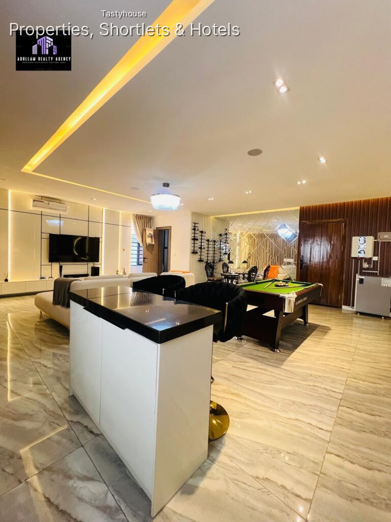 FURNISHED 2 BEDROOM APARTMENT
