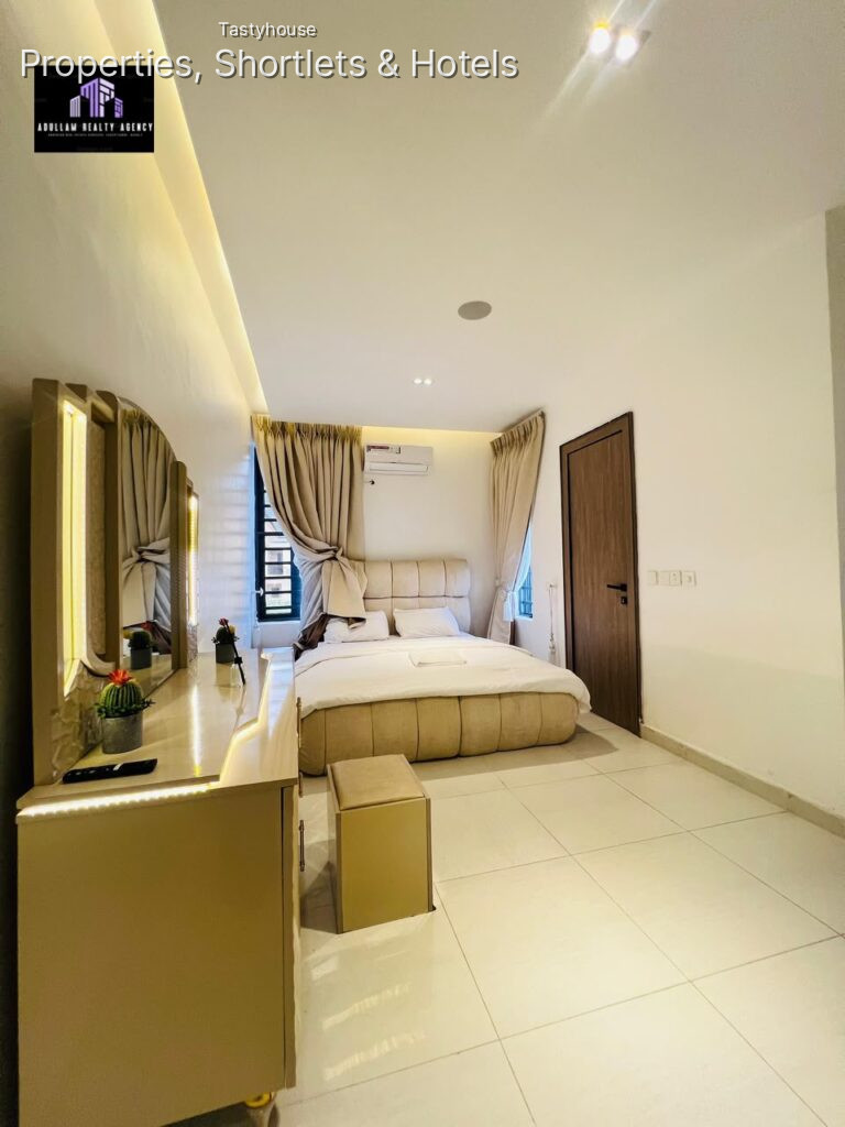 FURNISHED 2 BEDROOM APARTMENT