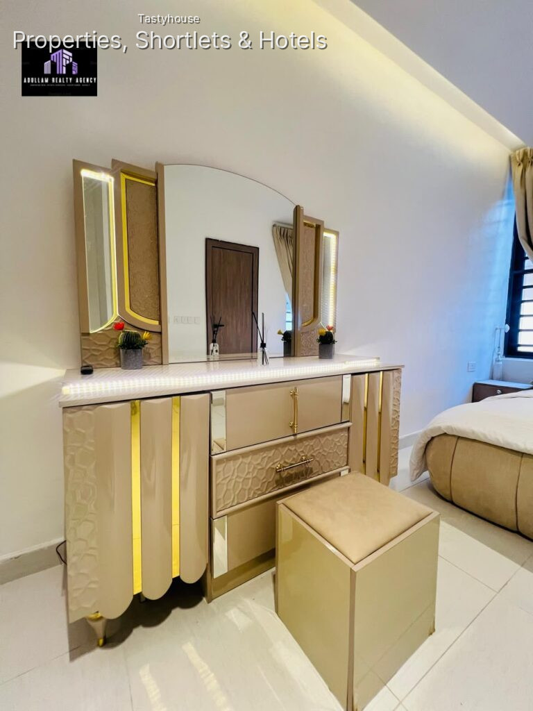 FURNISHED 2 BEDROOM APARTMENT
