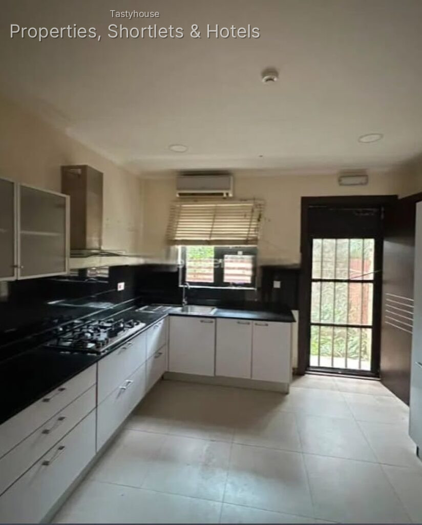 Tastefully finished 4-bedroom