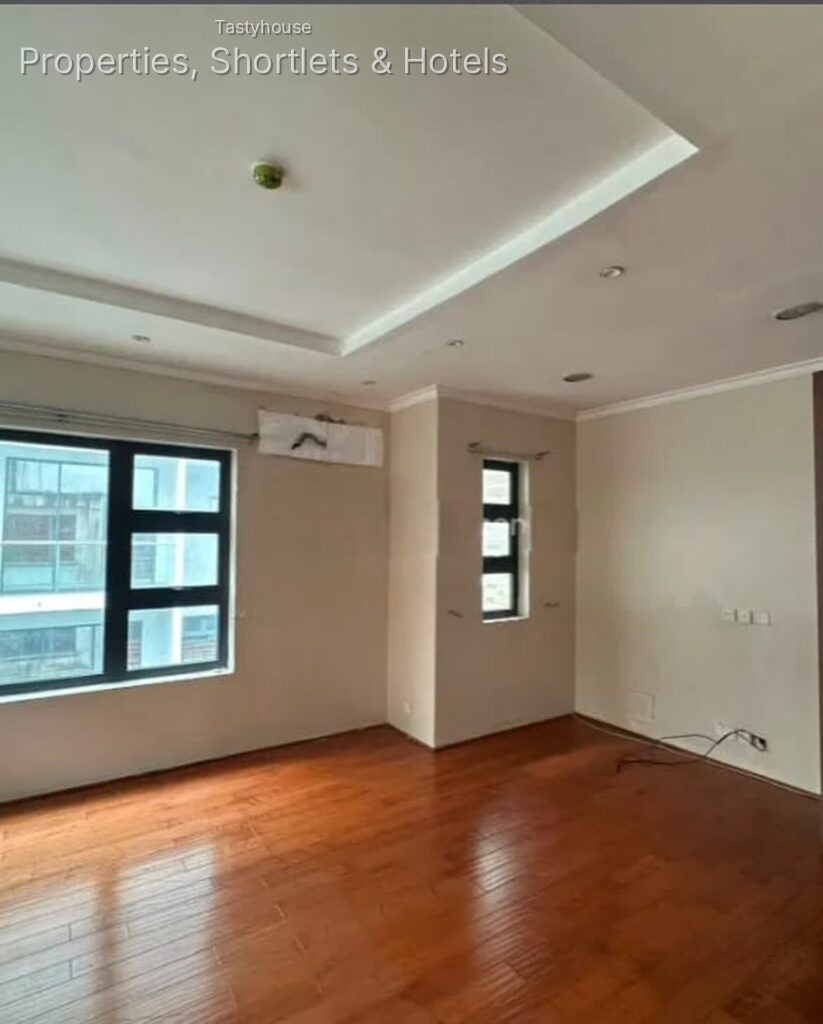 Tastefully finished 4-bedroom