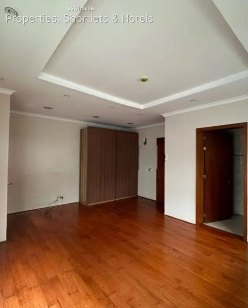 Tastefully finished 4-bedroom