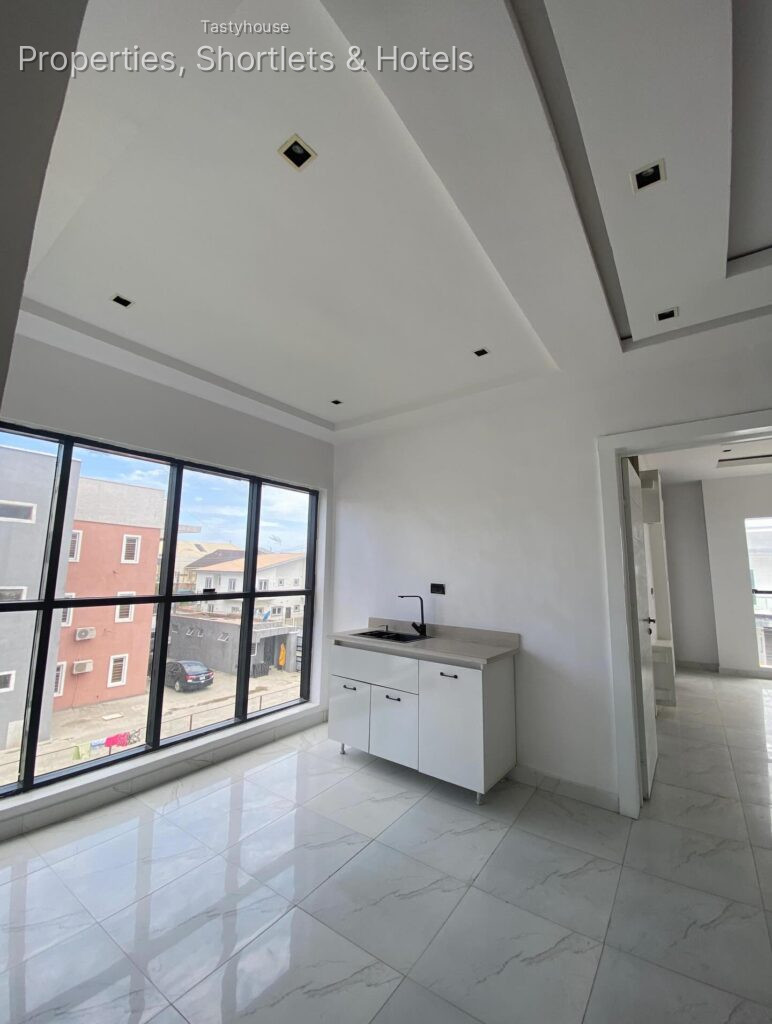 5 BEDROOM FULLY DETACHED HOUSE