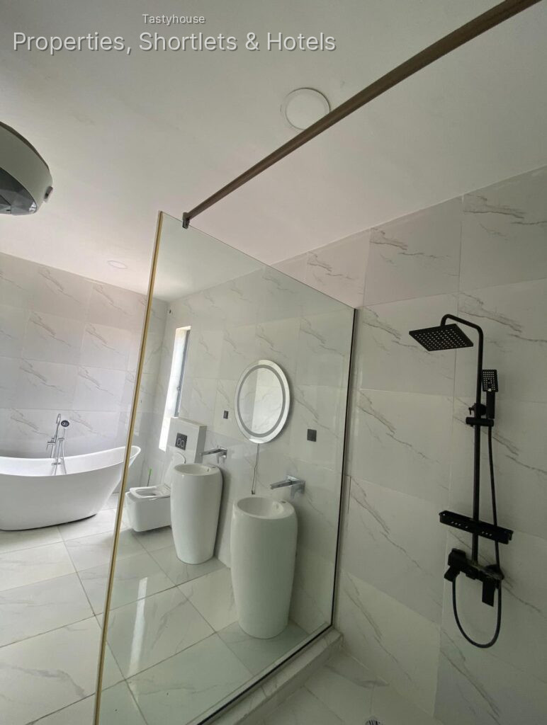 5 BEDROOM FULLY DETACHED HOUSE