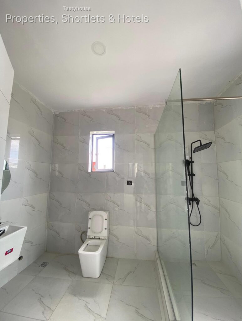 5 BEDROOM FULLY DETACHED HOUSE