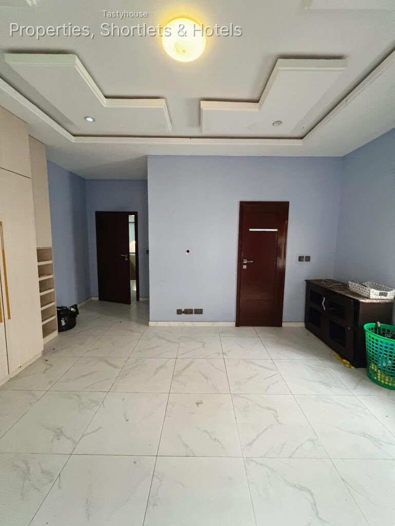 4 Bedroom detached Duplex