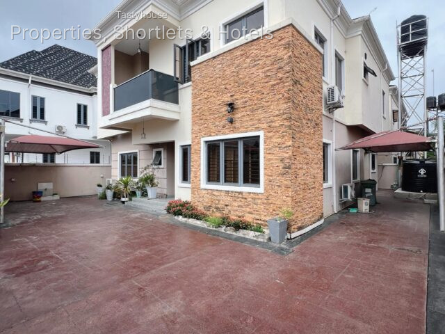4 Bedroom detached Duplex