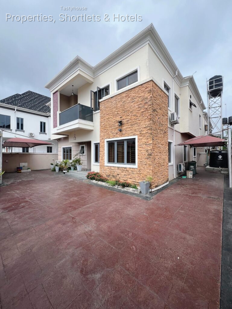 4 Bedroom detached Duplex