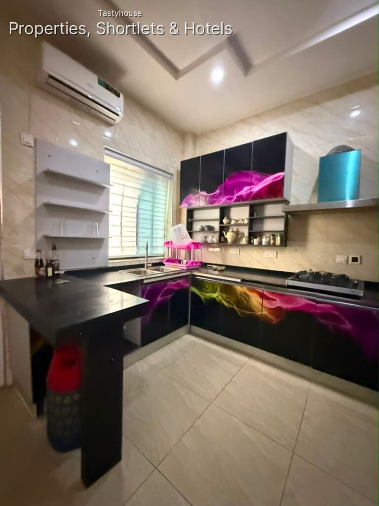 4 BEDROOM TERRACE DUPLEX WITHBỌ