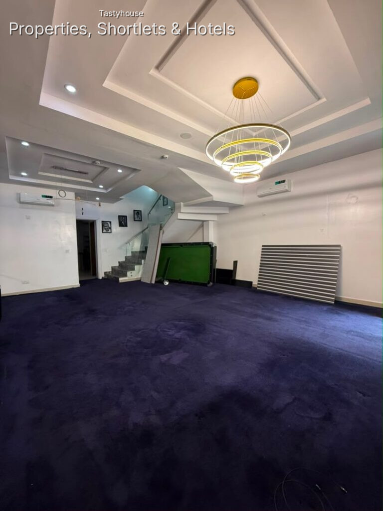 4 BEDROOM TERRACE DUPLEX WITHBỌ