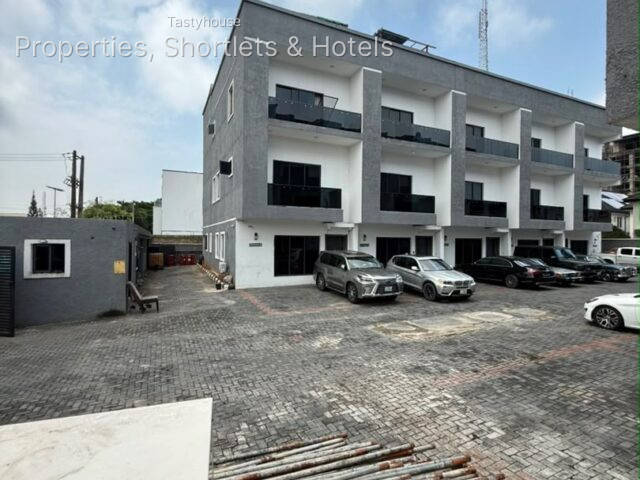 4 BEDROOM TERRACE DUPLEX WITHBỌ
