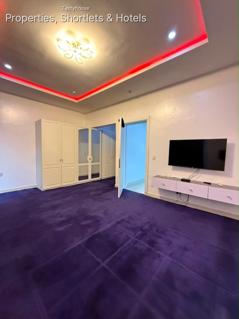 4 BEDROOM TERRACE DUPLEX WITHBỌ