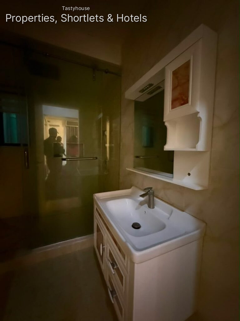 4 BEDROOM TERRACE DUPLEX WITHBỌ