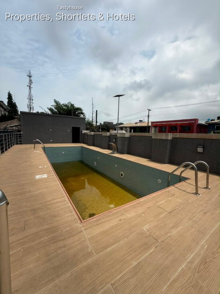 4 BEDROOM TERRACE DUPLEX WITHBỌ