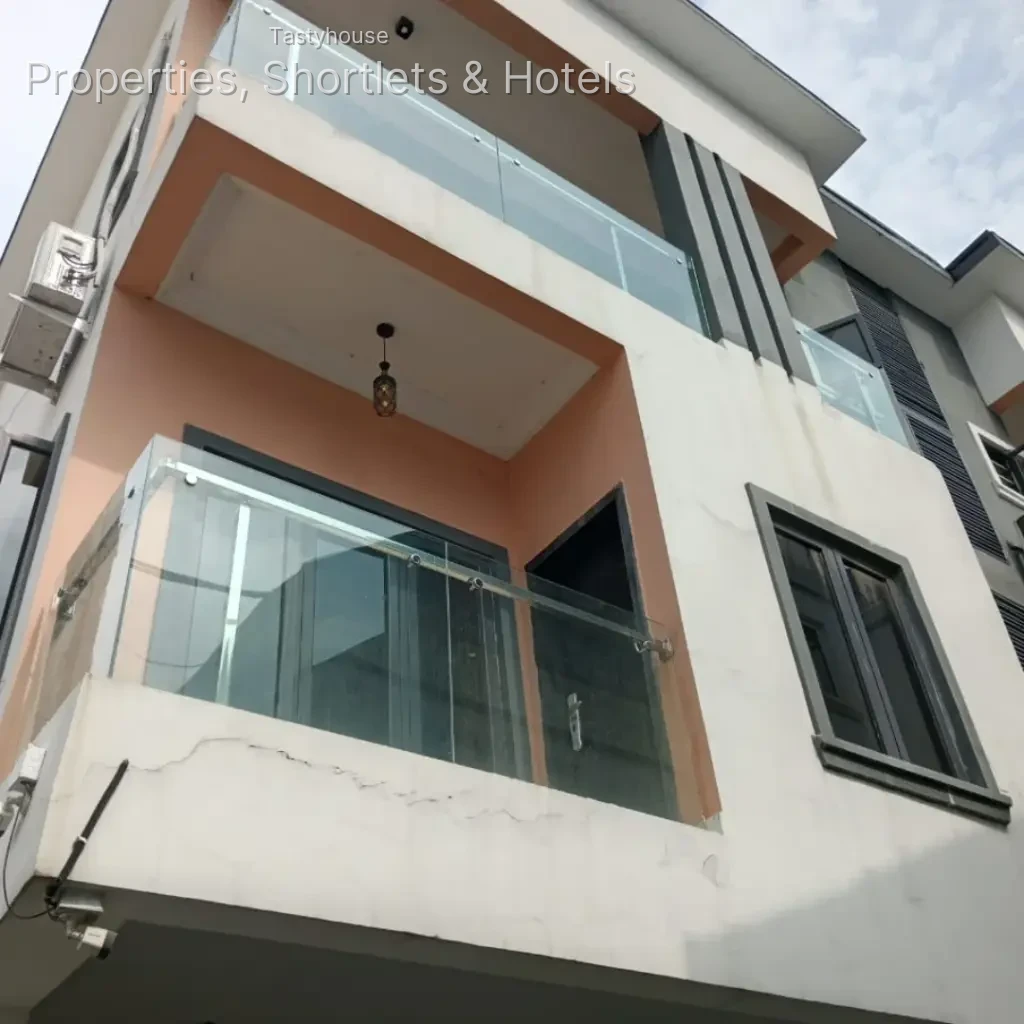 4 BedrOom Semi-Detached Terrace