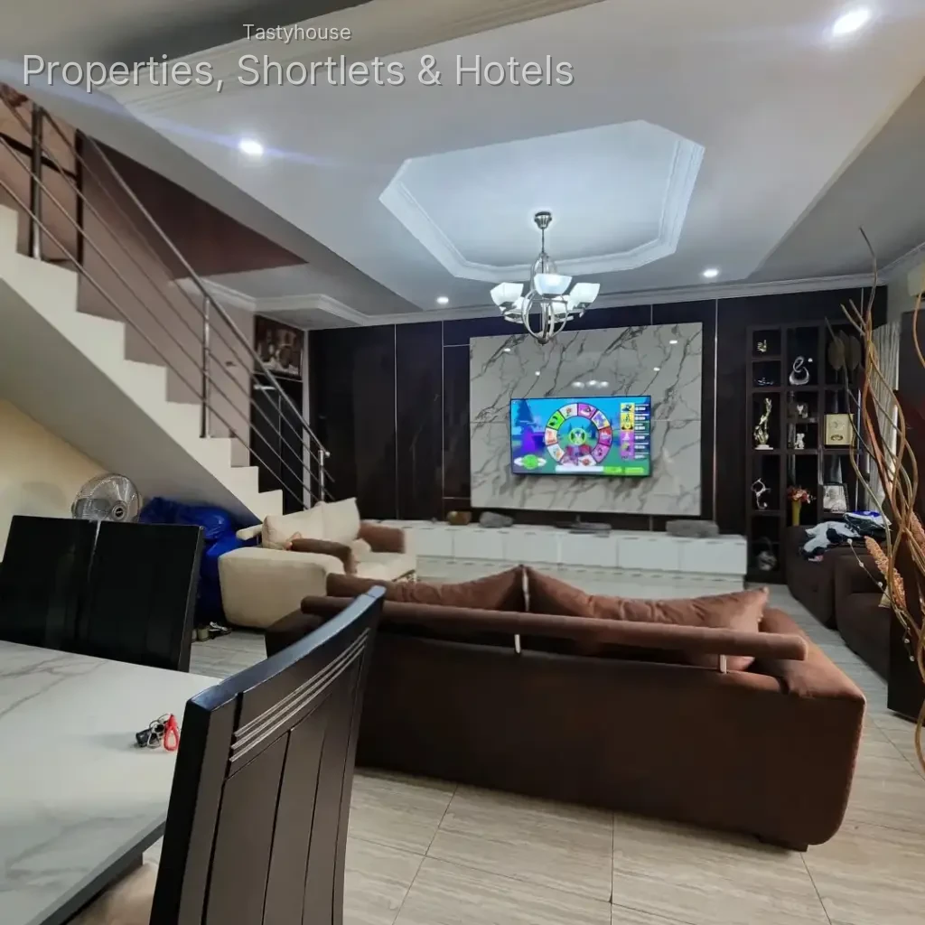 4 BEDROOM Terrace duplex with bq