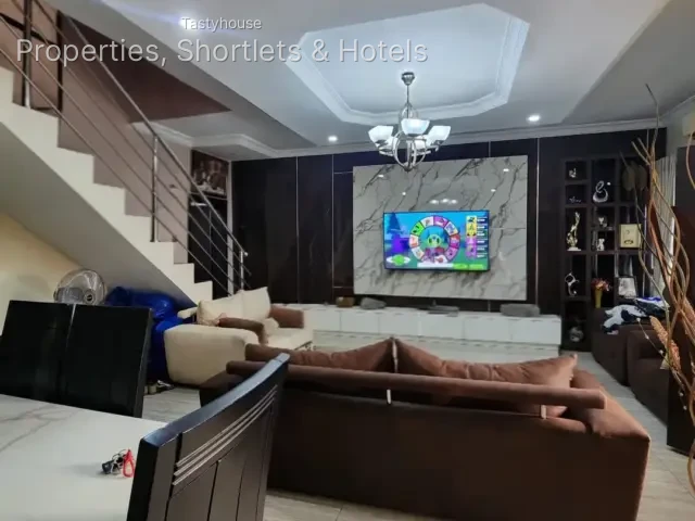 4 BEDROOM Terrace duplex with bq