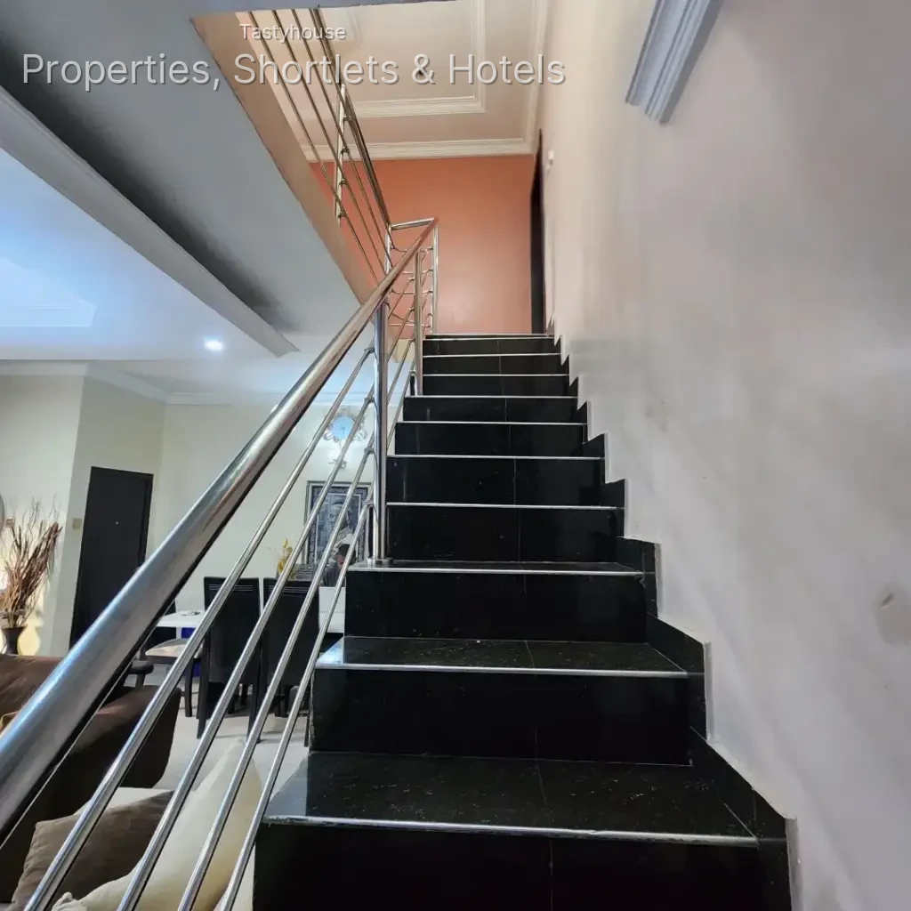 4 BEDROOM Terrace duplex with bq