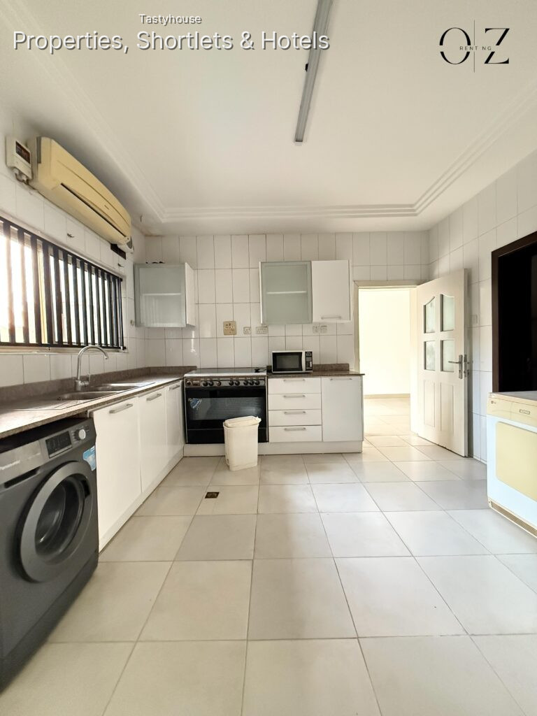 3 – BEDROOM APARTMENT WITH BỌ