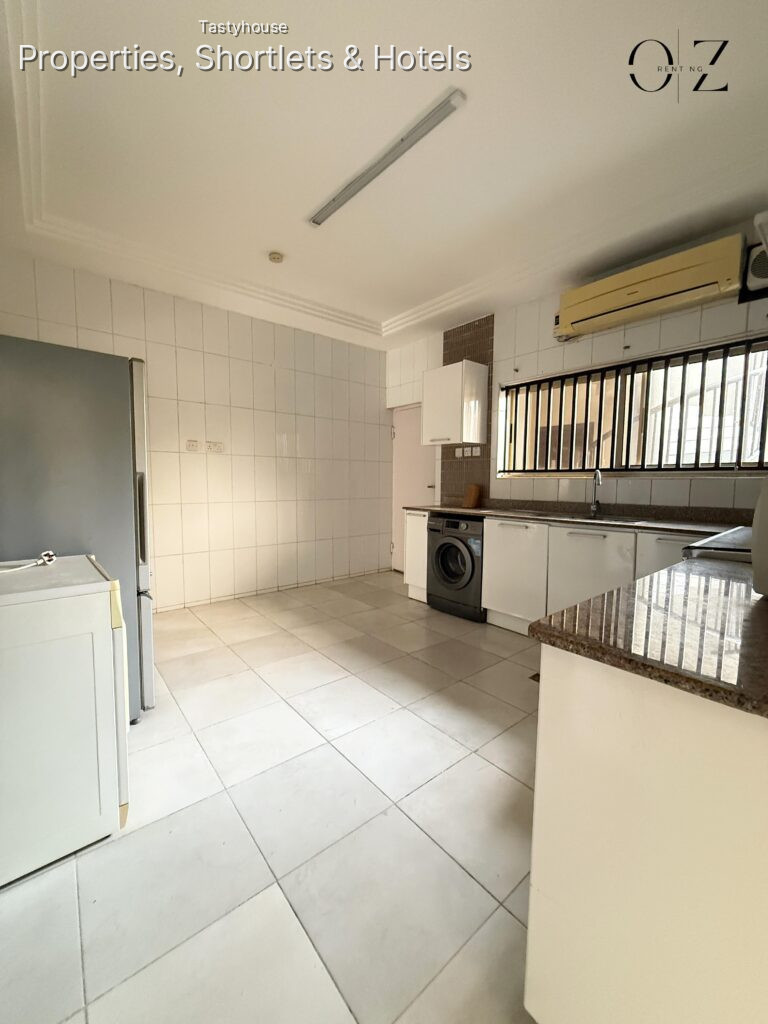 3 – BEDROOM APARTMENT WITH BỌ