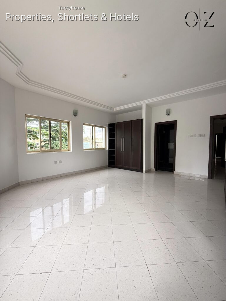 3 – BEDROOM APARTMENT WITH BỌ