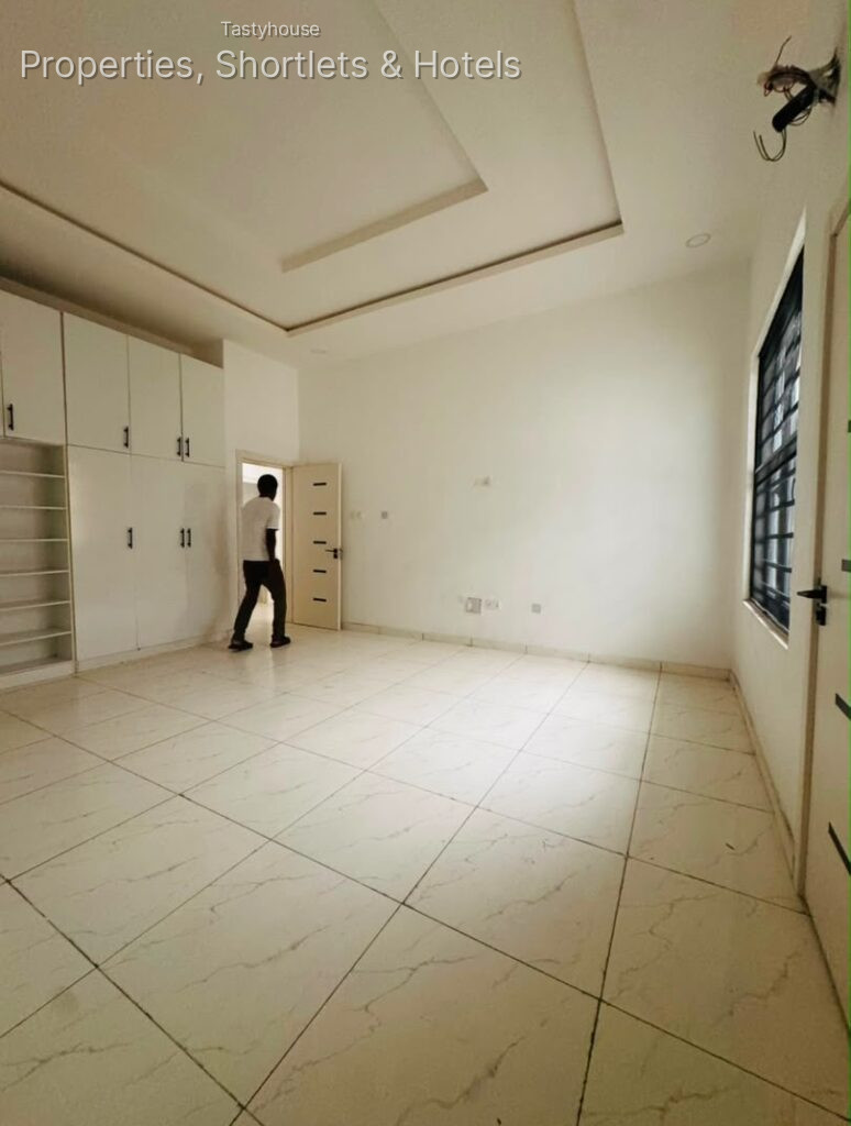 Newly built 4 bedroom Terrace duplex