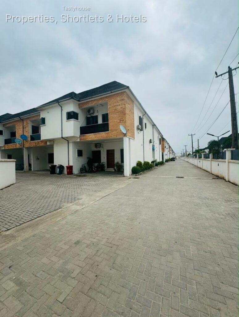 Newly built 4 bedroom Terrace duplex