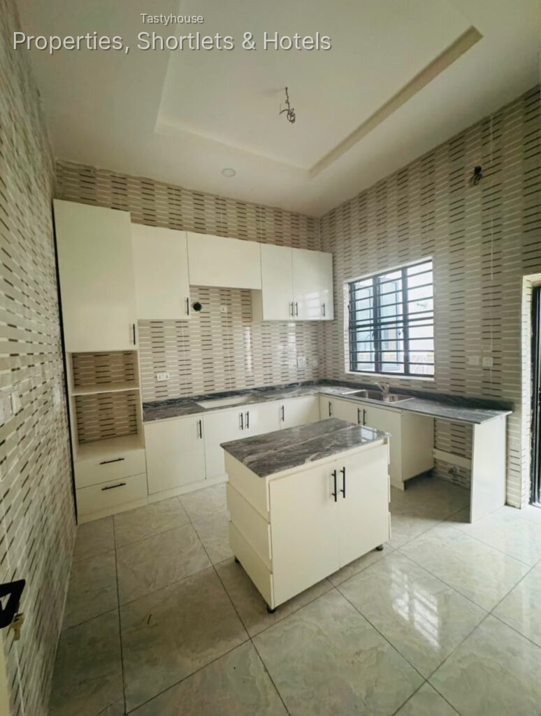 Newly built 4 bedroom Terrace duplex
