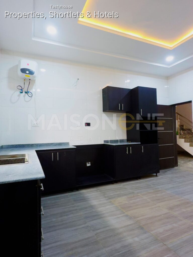 6-Bedroom Fully Detached Duplex