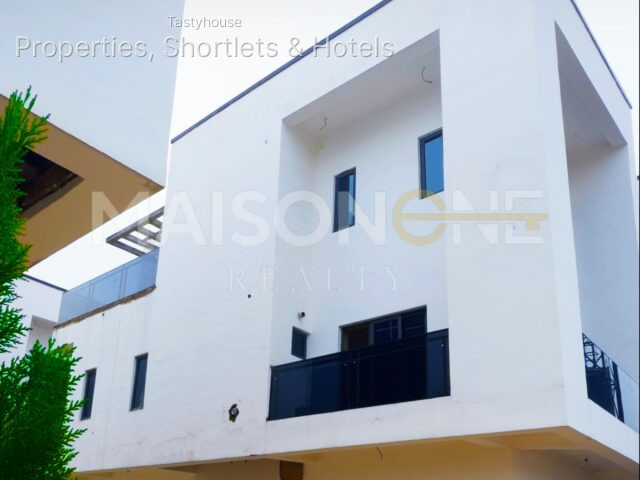 6-Bedroom Fully Detached Duplex
