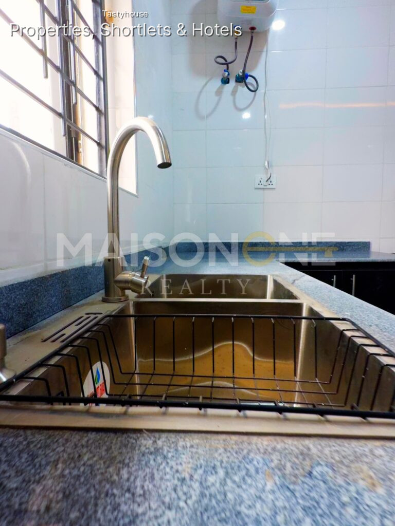 6-Bedroom Fully Detached Duplex