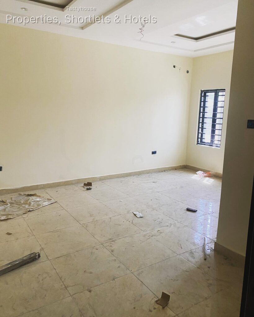 6 rooms 3 sitting rooms