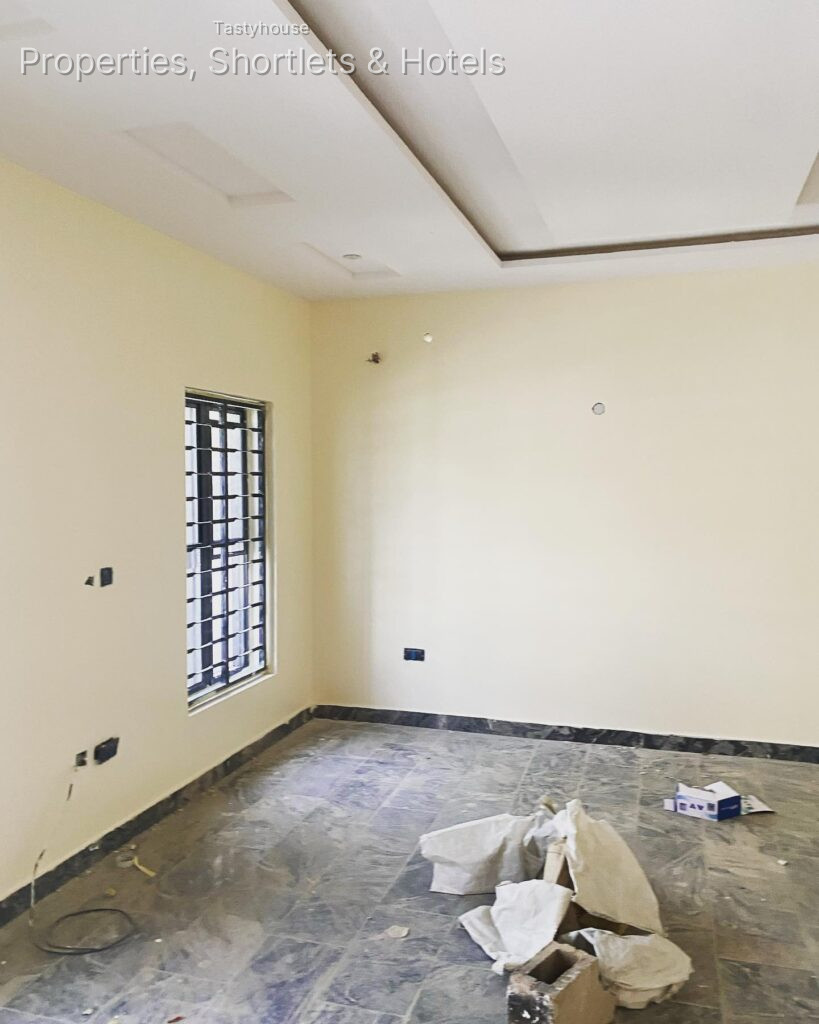 6 rooms 3 sitting rooms