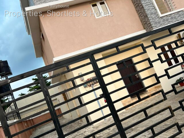 Luxuriously furnished 3bedroom Apartment
