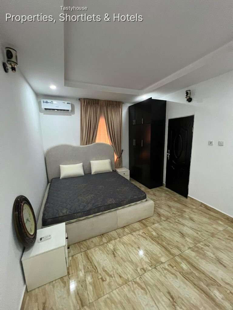 Luxuriously furnished 3bedroom Apartment