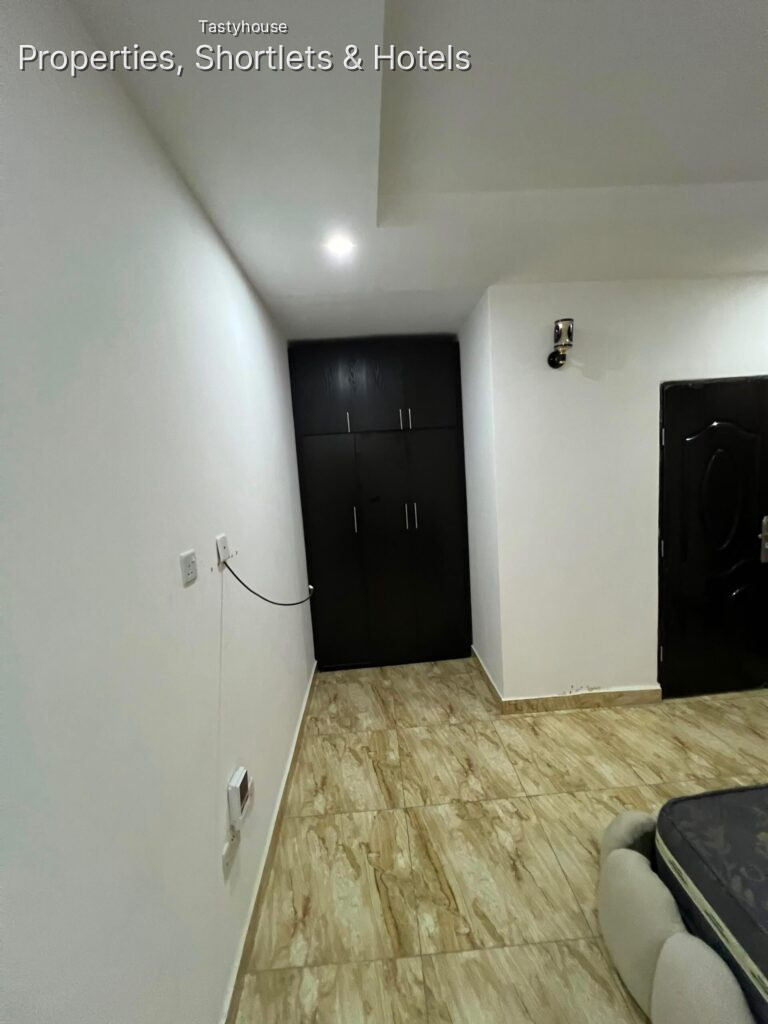 Luxuriously furnished 3bedroom Apartment