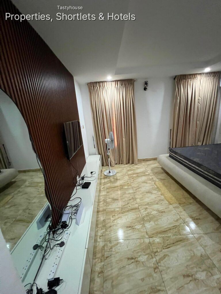 Luxuriously furnished 3bedroom Apartment